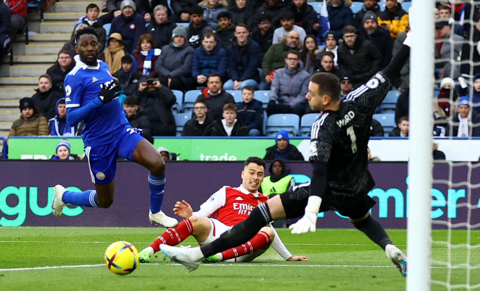 张庆鹏：里勒肘子将带伤出战 要向辽宁学习战术的默契&凶狠的防守（张庆鹏：里勒肘部带伤仍将出战，球队应向辽宁学习战术默契与强硬防守）